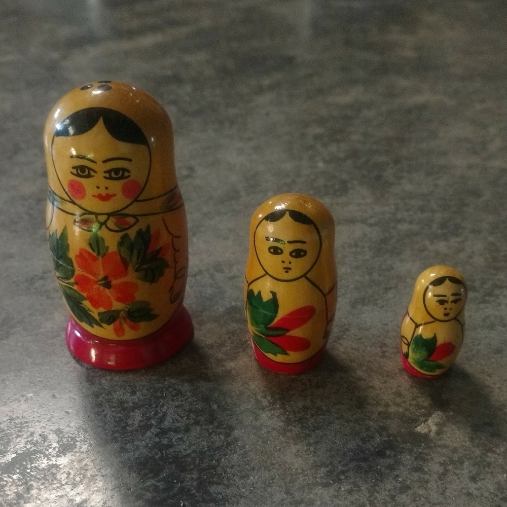 Vintage Wooden Russian Nesting Dolls 3pc